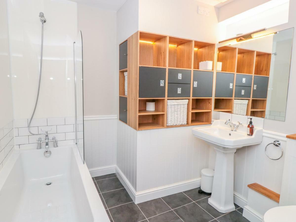 Apartment 34b Clarence Street *