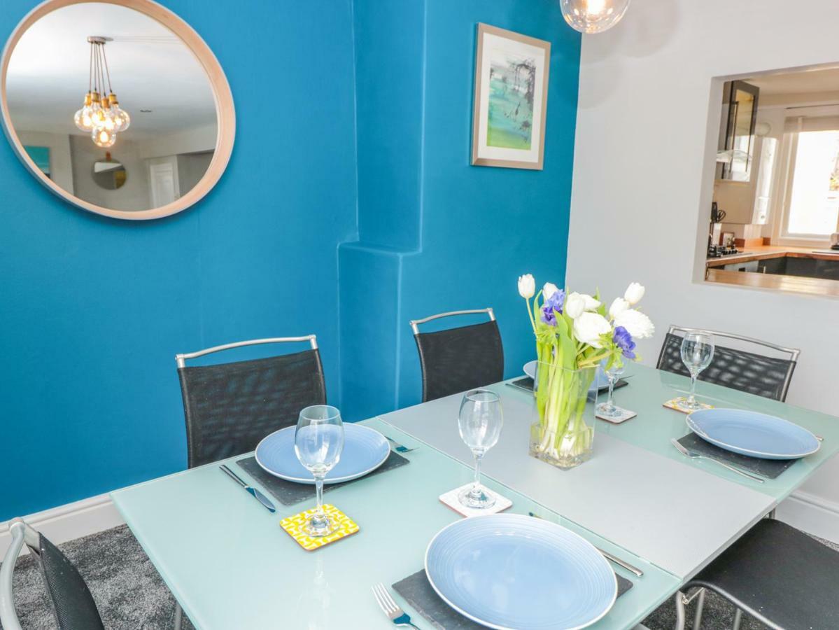 34b Clarence Street Apartment *