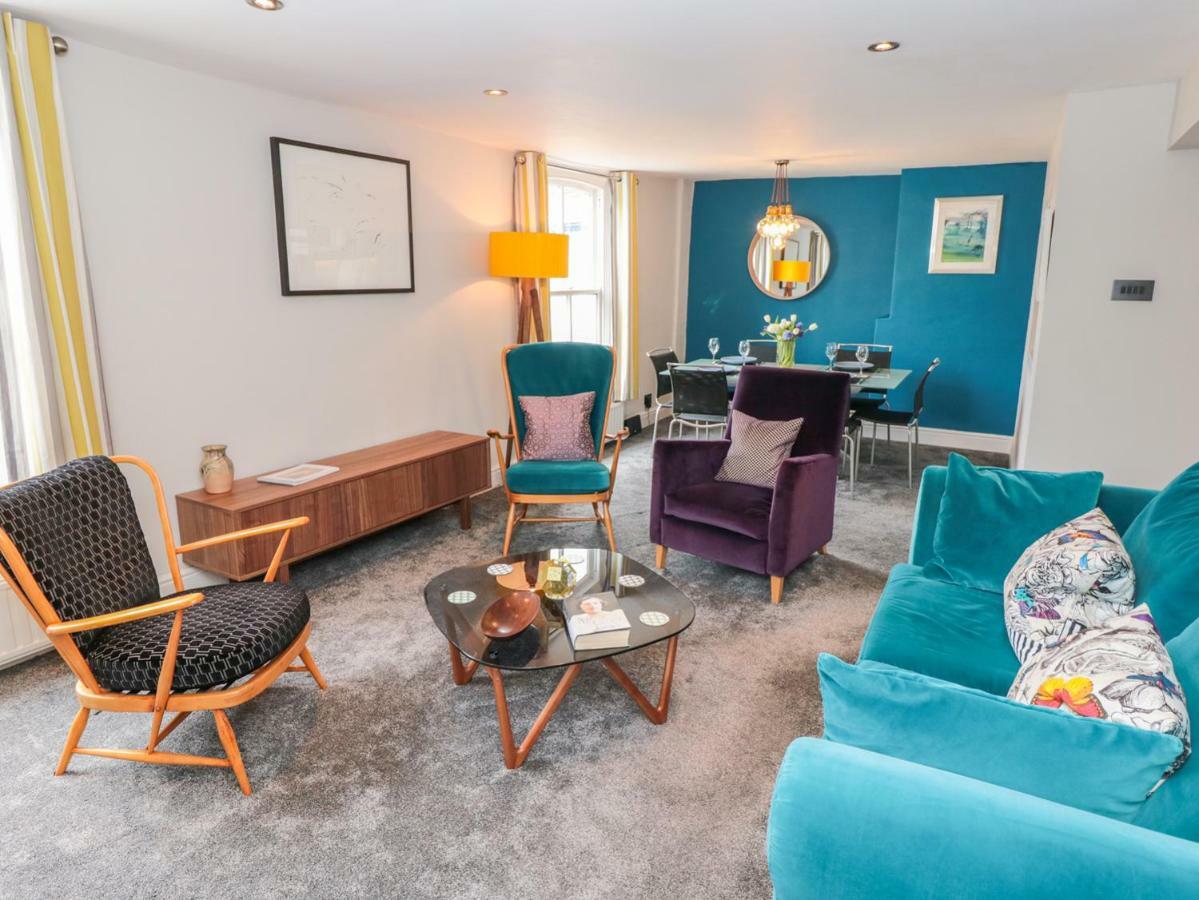 34b Clarence Street *
